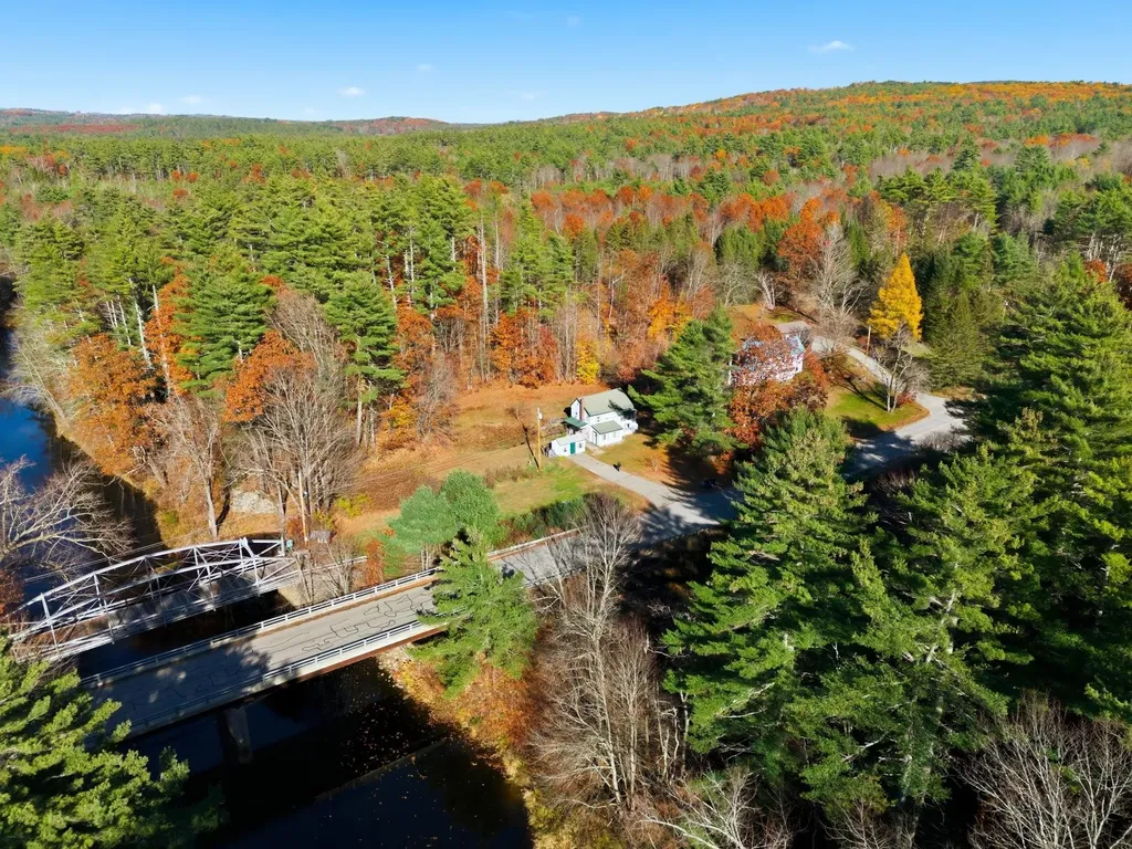 19 Depot Road Chichester NH 03258