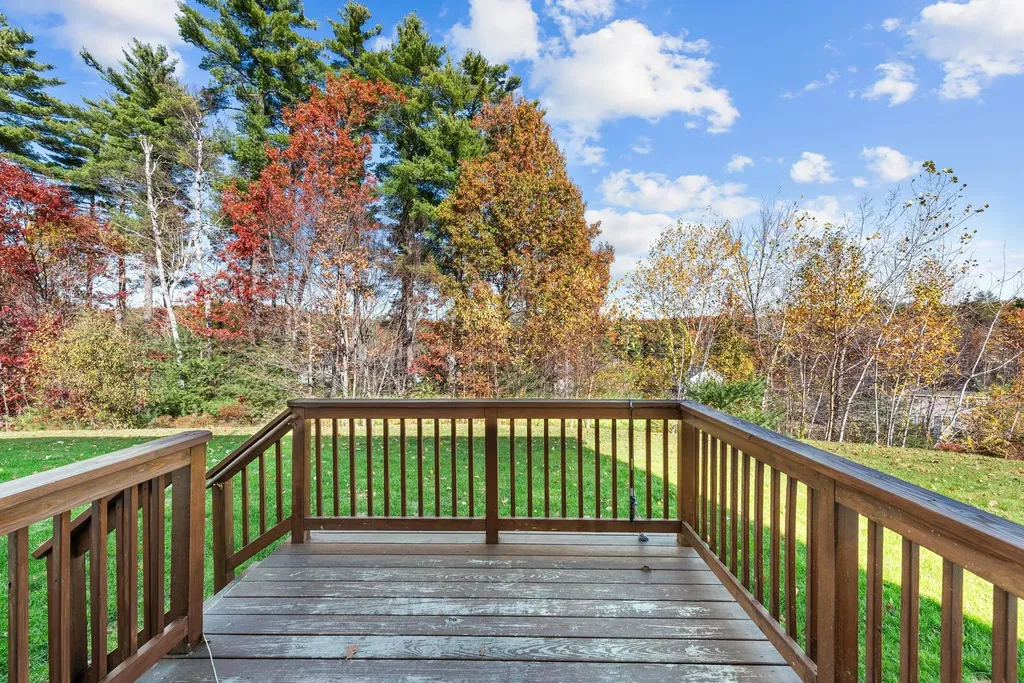 12 Crawford Lane Hooksett NH 03106