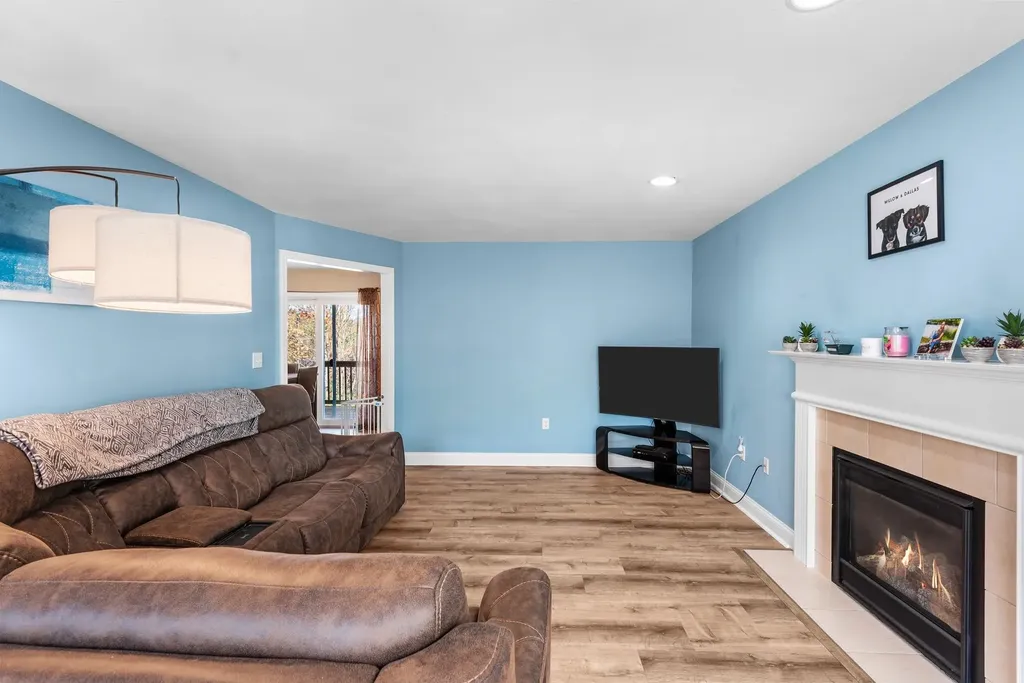 12 Crawford Lane Hooksett NH 03106