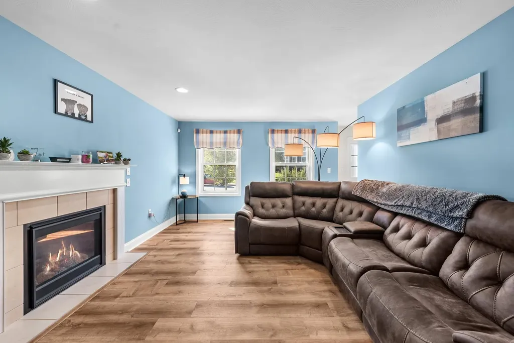 12 Crawford Lane Hooksett NH 03106