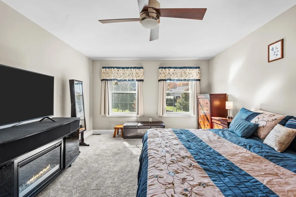 12 Crawford Lane Hooksett NH 03106