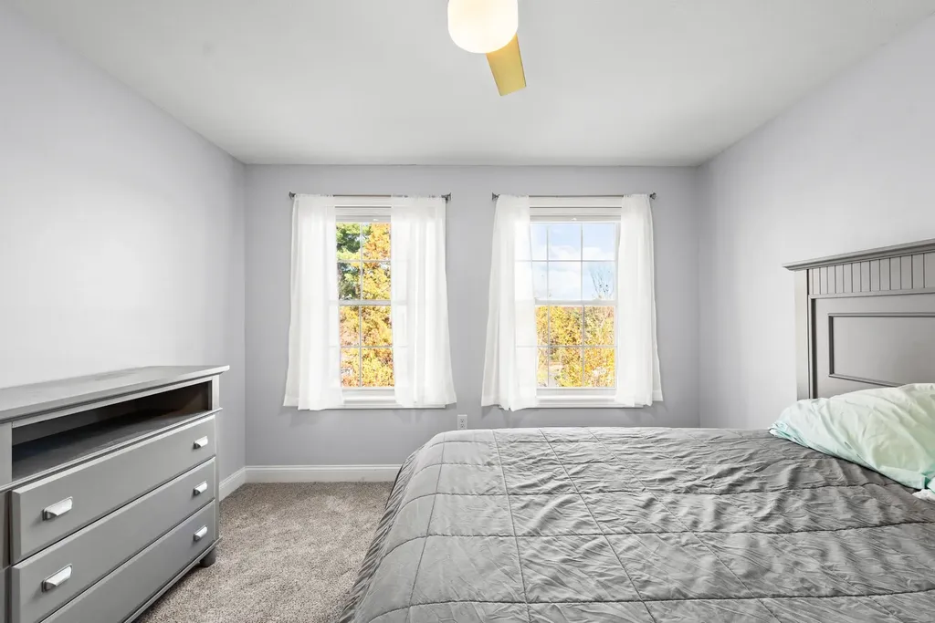 12 Crawford Lane Hooksett NH 03106