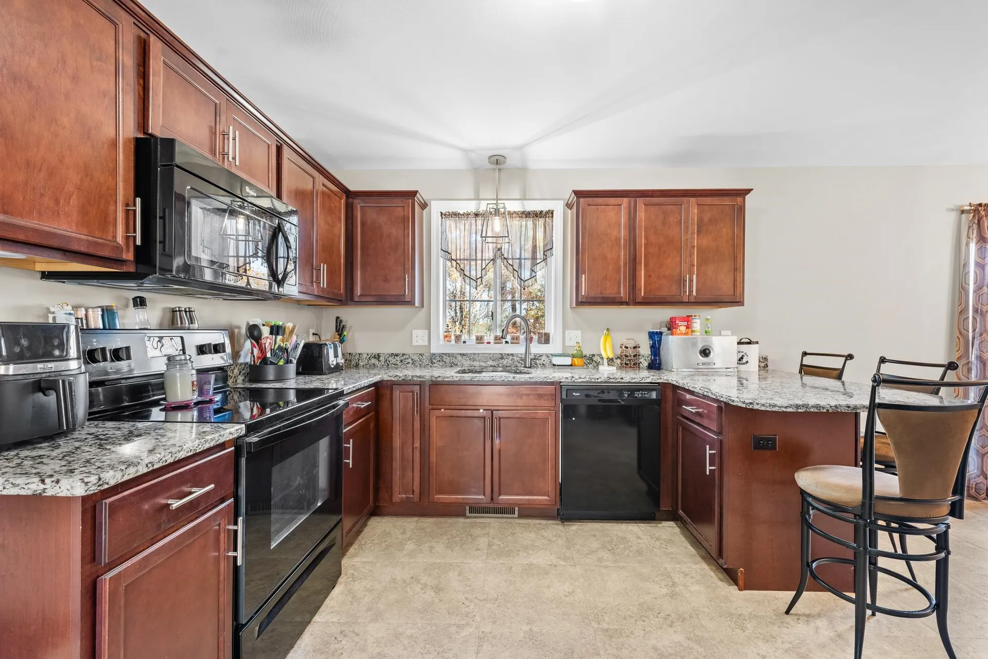 12 Crawford Lane Hooksett NH 03106