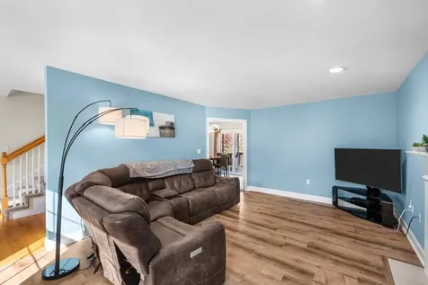 12 Crawford Lane Hooksett NH 03106