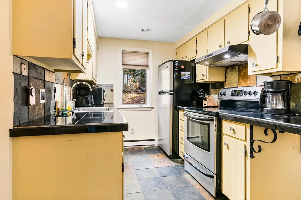 18 Pleasant Drive Grantham NH 03753