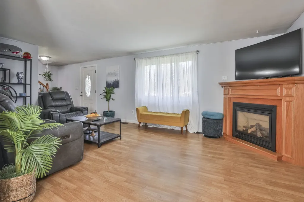 8 Ledgewood Drive Derry NH 03038