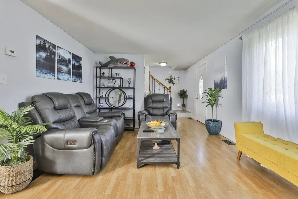 8 Ledgewood Drive Derry NH 03038