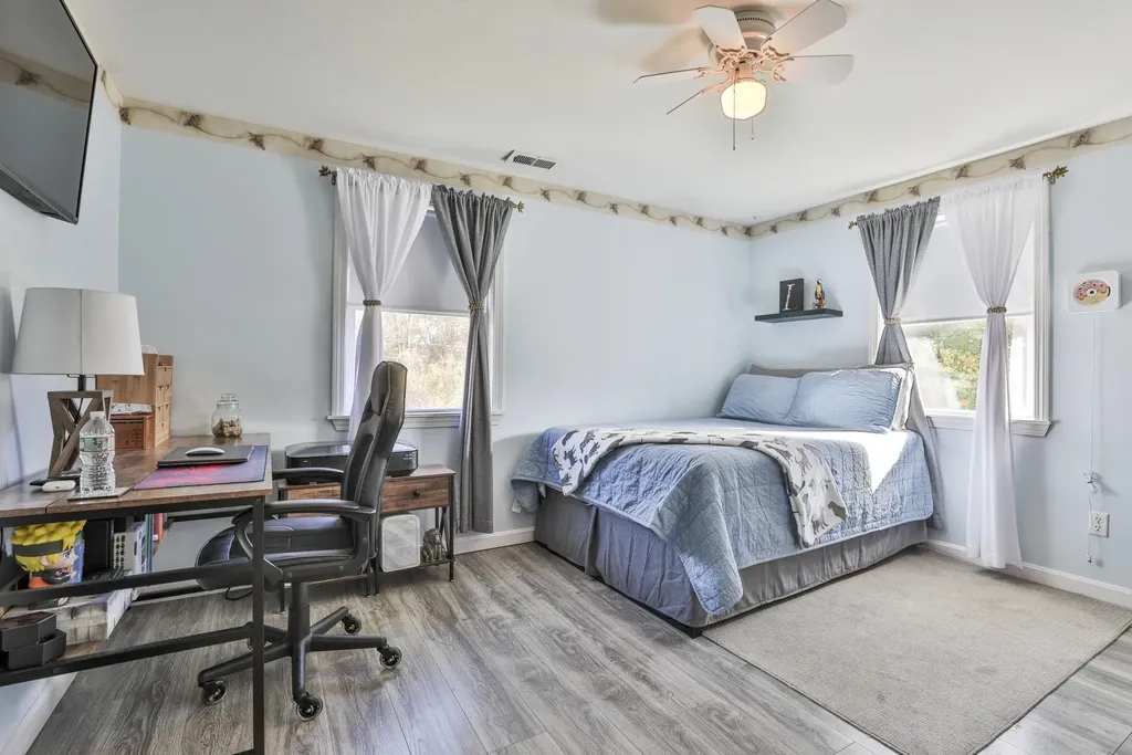 8 Ledgewood Drive Derry NH 03038