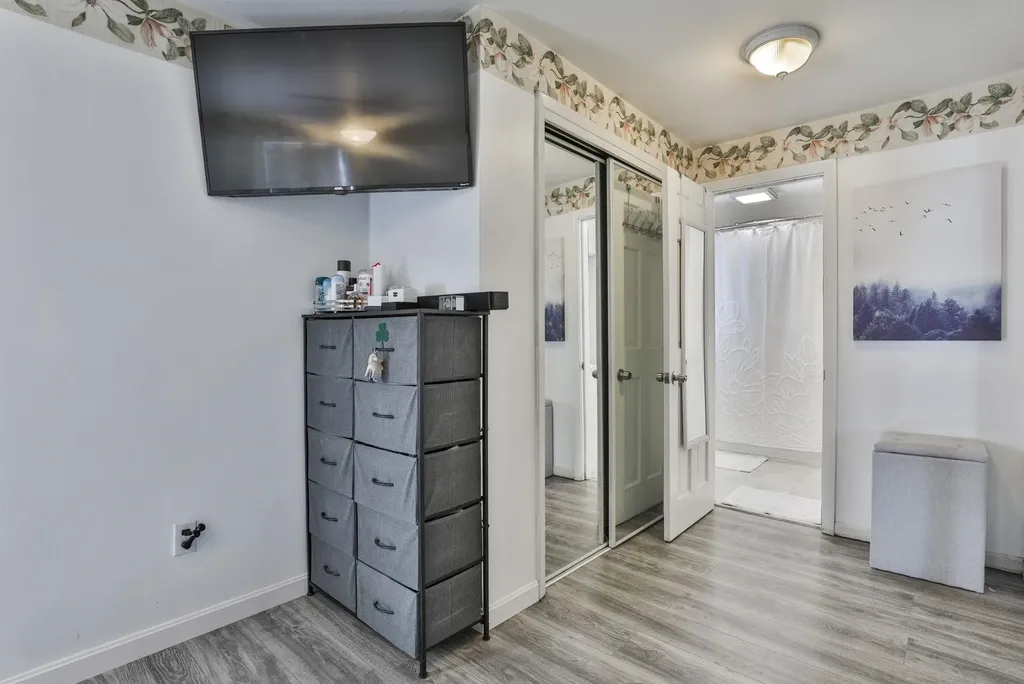 8 Ledgewood Drive Derry NH 03038