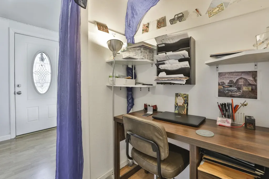 8 Ledgewood Drive Derry NH 03038