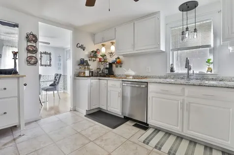 8 Ledgewood Drive Derry NH 03038