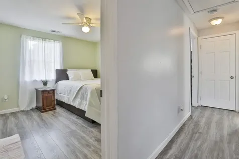 8 Ledgewood Drive Derry NH 03038