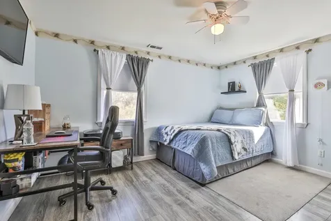 8 Ledgewood Drive Derry NH 03038