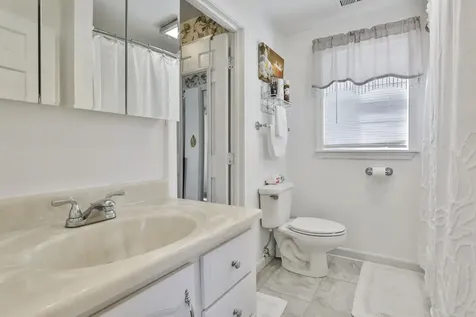 8 Ledgewood Drive Derry NH 03038