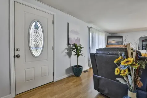 8 Ledgewood Drive Derry NH 03038