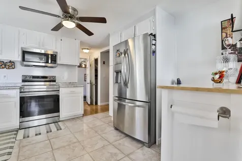 8 Ledgewood Drive Derry NH 03038