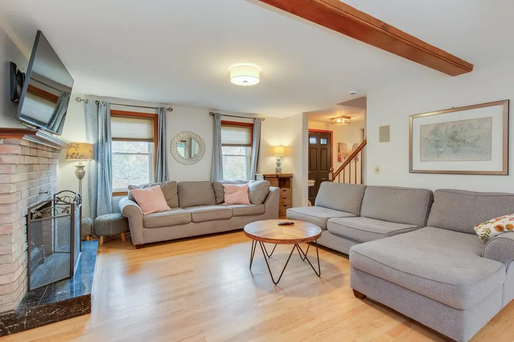 6 Lund Drive Hudson NH 03051