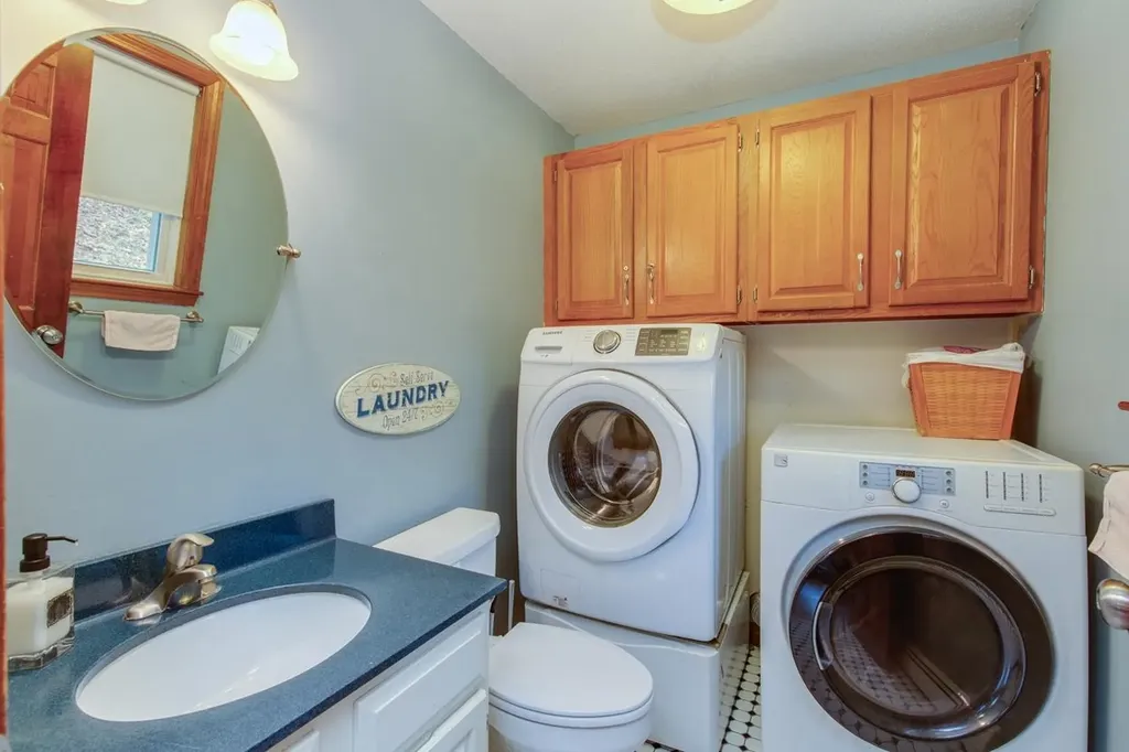 6 Lund Drive Hudson NH 03051