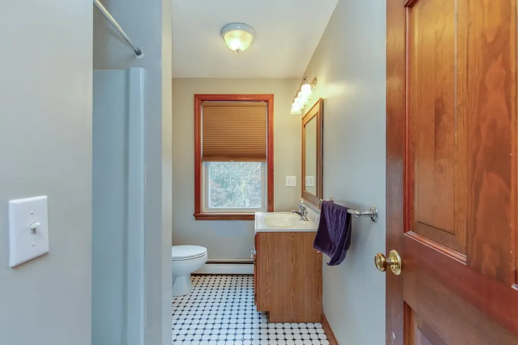 6 Lund Drive Hudson NH 03051