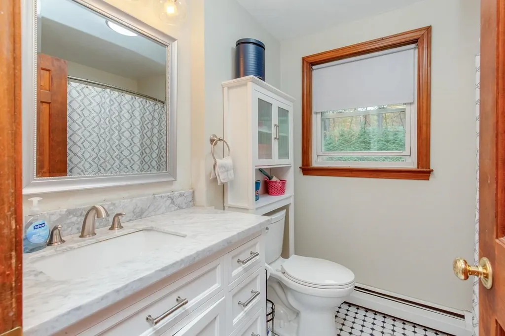 6 Lund Drive Hudson NH 03051