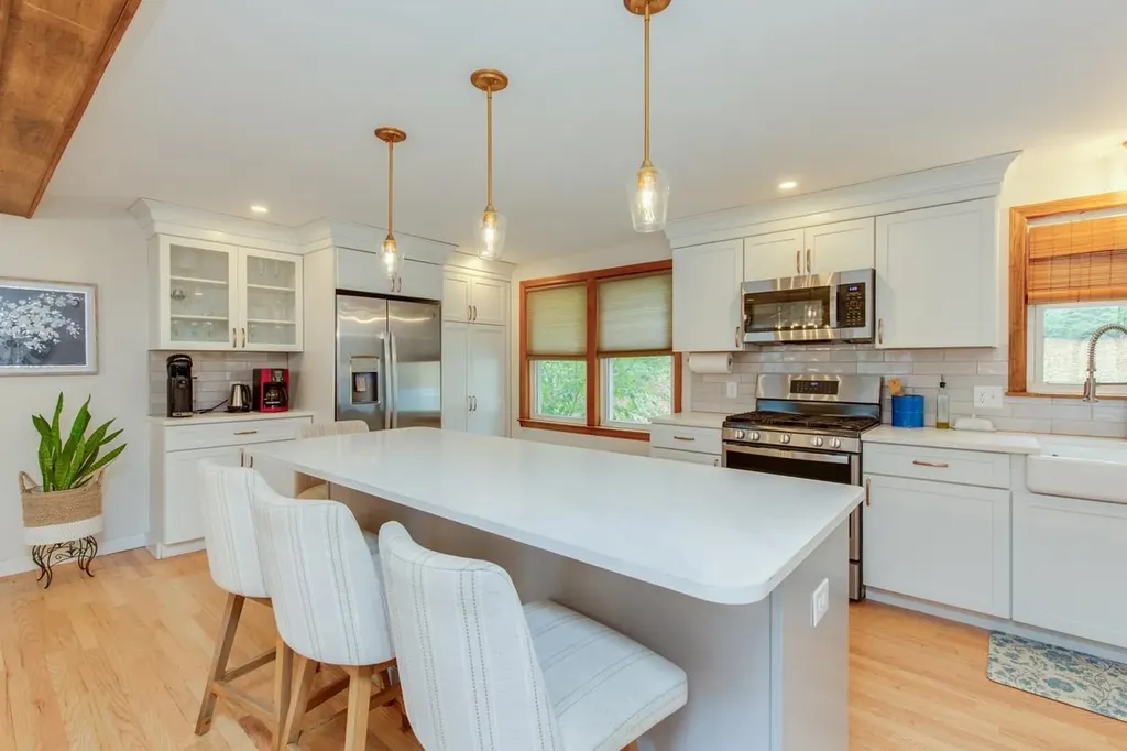 6 Lund Drive Hudson NH 03051