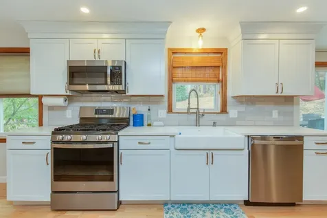 6 Lund Drive Hudson NH 03051