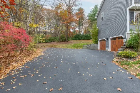 6 Lund Drive Hudson NH 03051