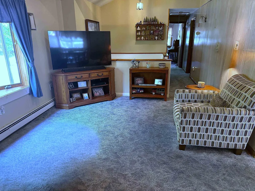 17 Maplewood Avenue Rochester NH 03867