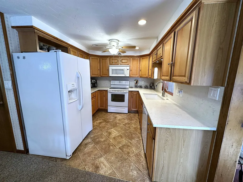 17 Maplewood Avenue Rochester NH 03867