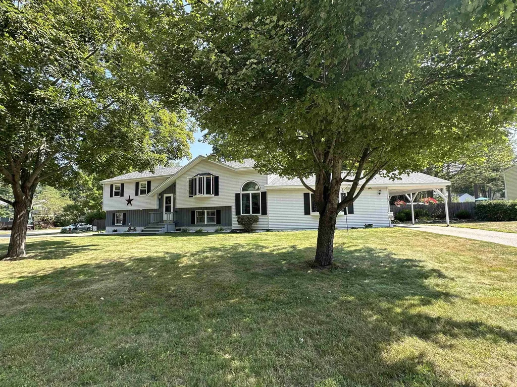 17 Maplewood Avenue Rochester NH 03867