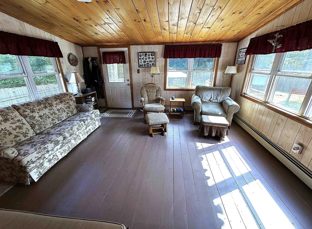 17 Maplewood Avenue Rochester NH 03867