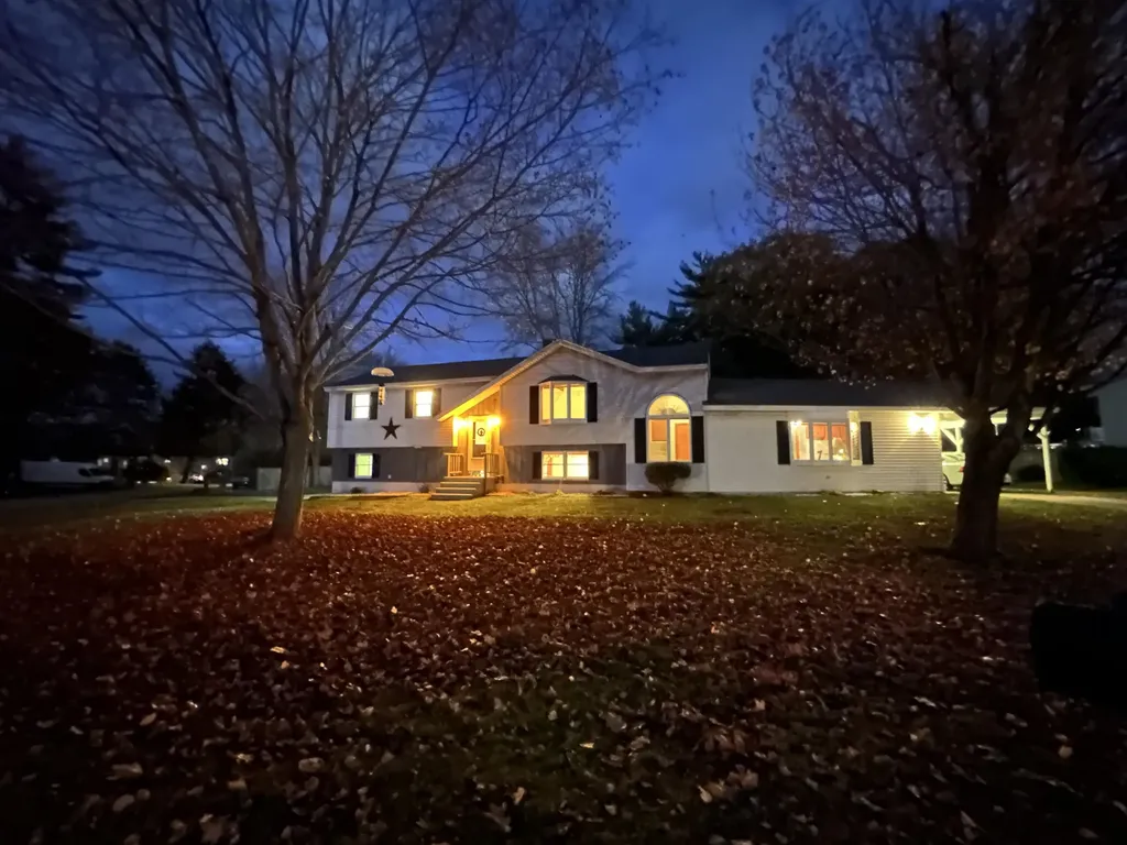 17 Maplewood Avenue Rochester NH 03867