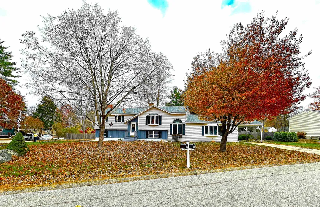 17 Maplewood Avenue Rochester NH 03867