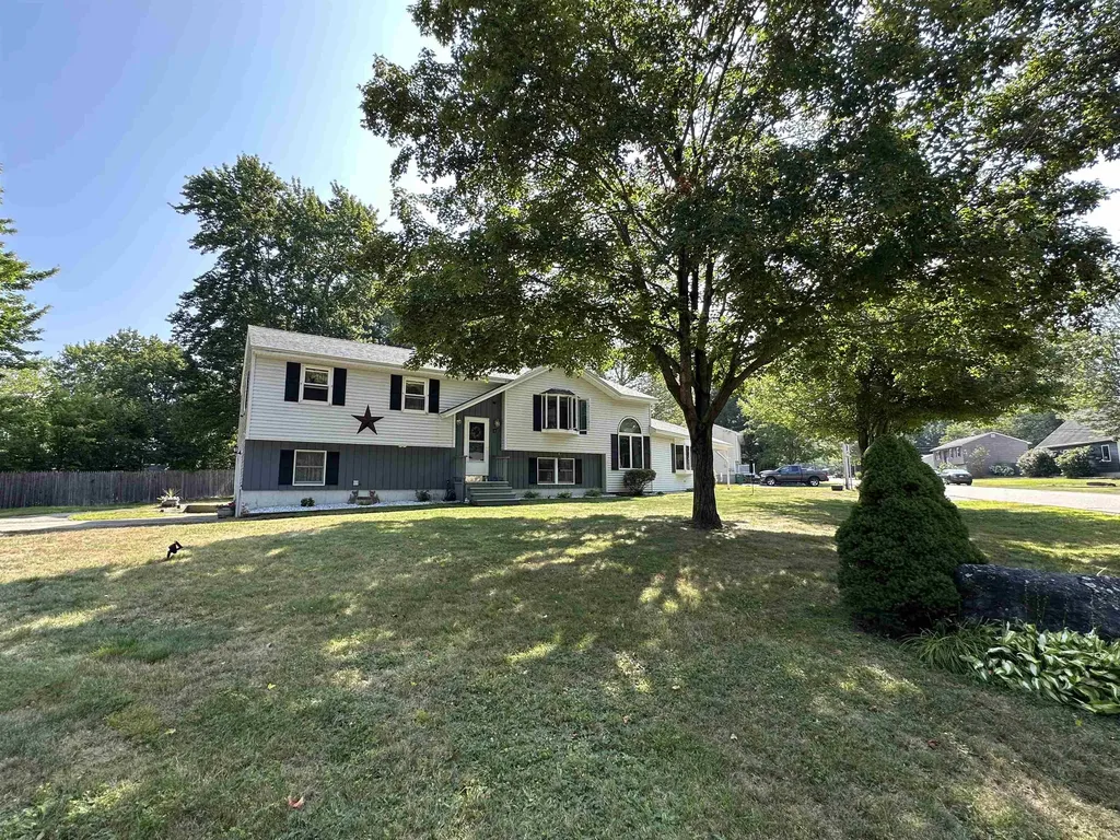 17 Maplewood Avenue Rochester NH 03867