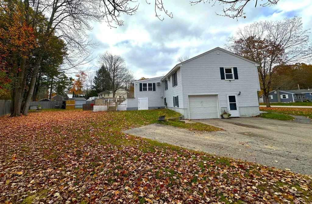 17 Maplewood Avenue Rochester NH 03867