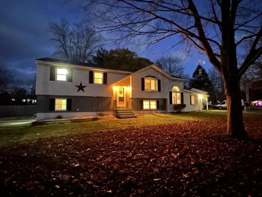 17 Maplewood Avenue Rochester NH 03867