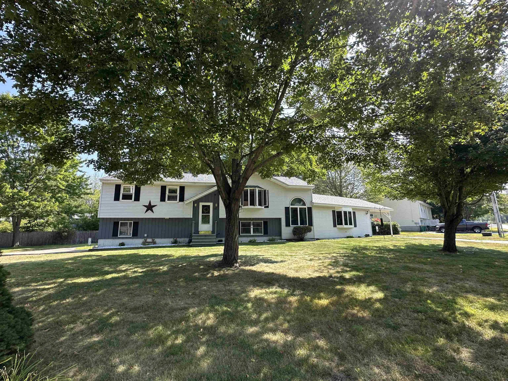 17 Maplewood Avenue Rochester NH 03867