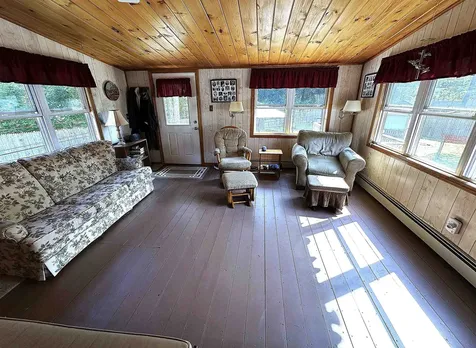 17 Maplewood Avenue Rochester NH 03867