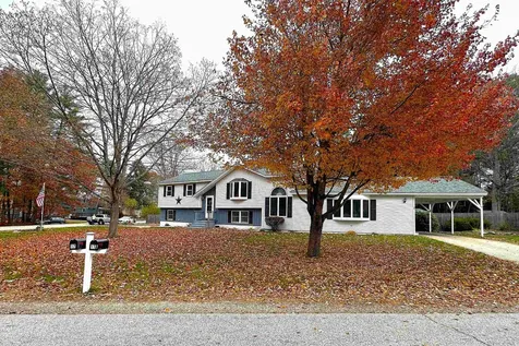 17 Maplewood Avenue Rochester NH 03867