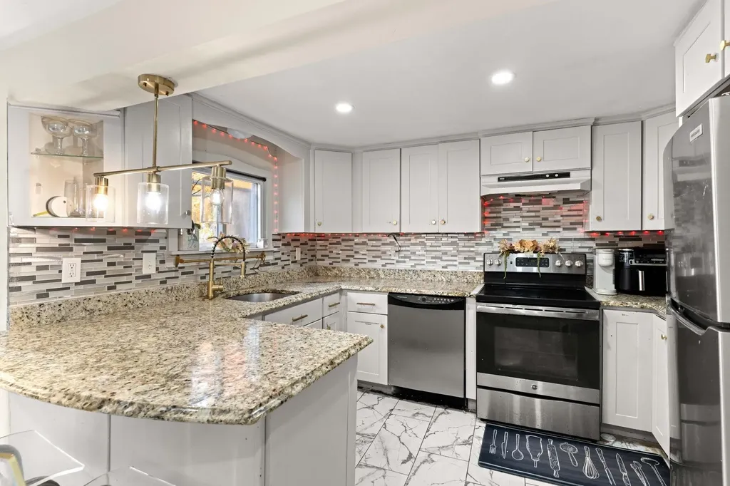 6 Palmer Avenue Plaistow NH 03865