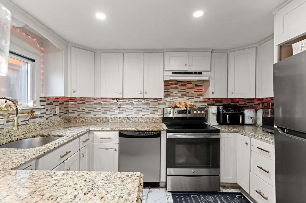 6 Palmer Avenue Plaistow NH 03865