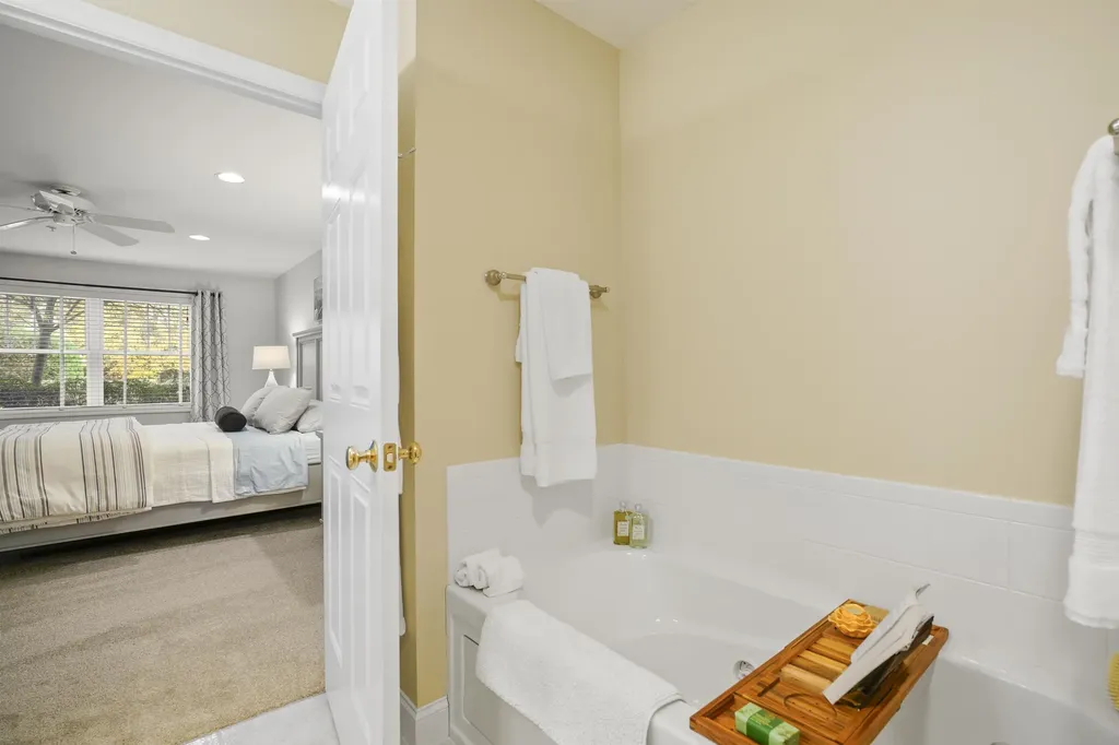 2 Sterling Hill Lane Exeter NH 03833-4866