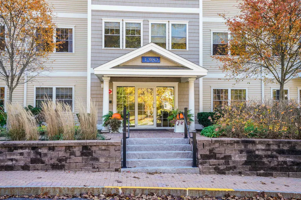 2 Sterling Hill Lane Exeter NH 03833-4866