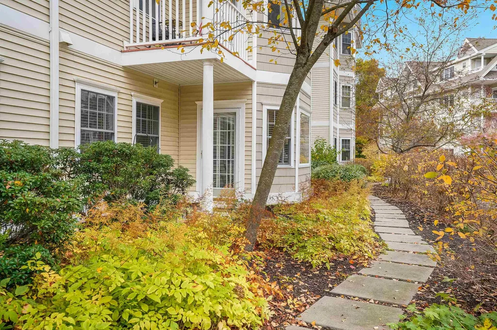 2 Sterling Hill Lane Exeter NH 03833-4866