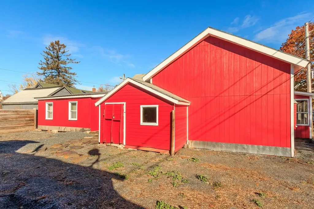 68 Jarvis Street Windsor VT 05089