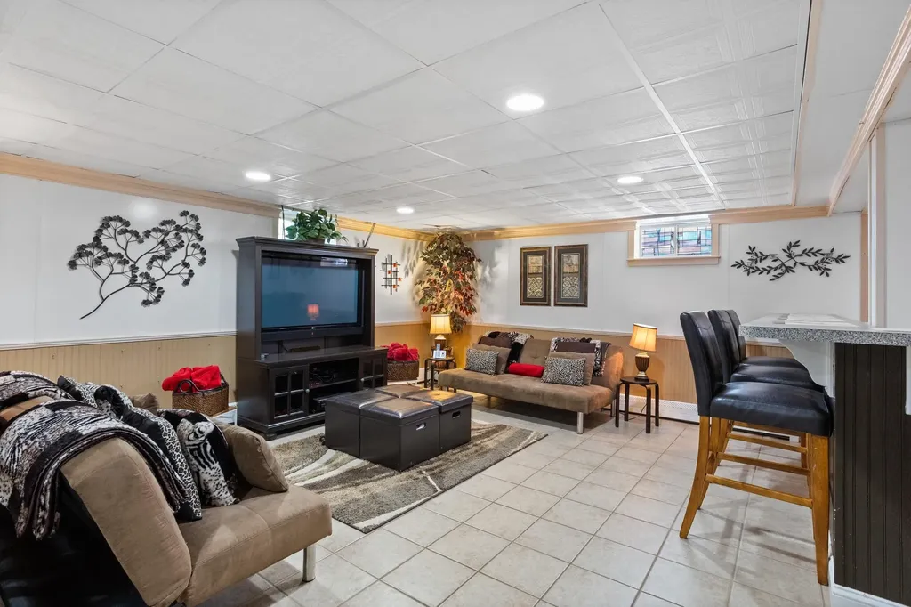 42 Walnut Street Saugus MA 01906