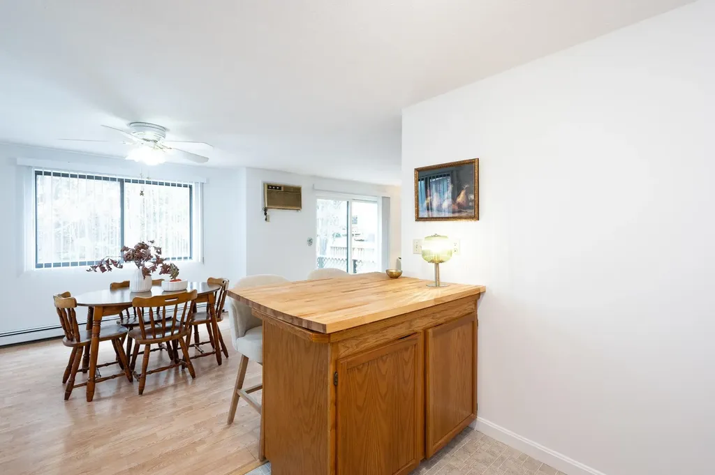 98 Indian Rock Road Merrimack NH 03054