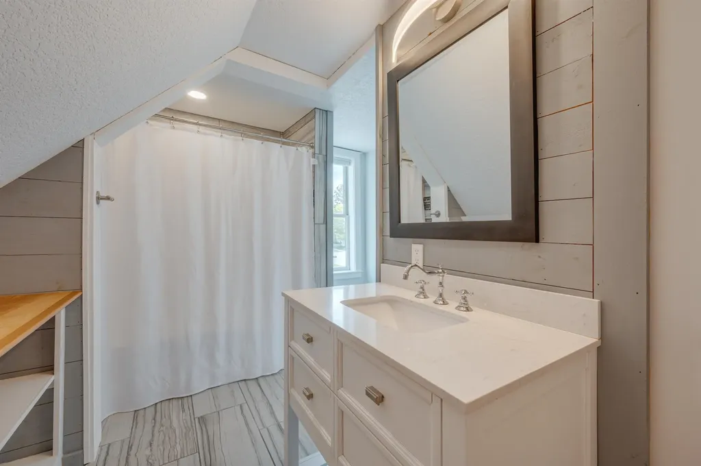 114 East Main Street Bradford NH 03221