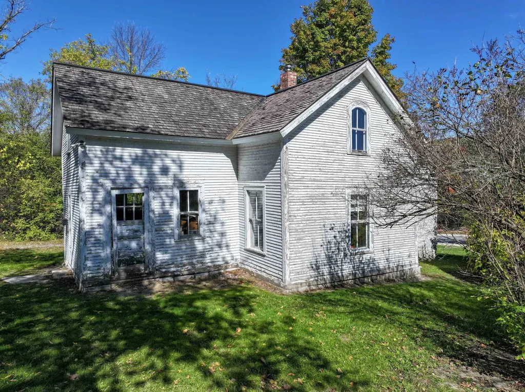 29 Middle Seymour Street Middlebury VT 05753