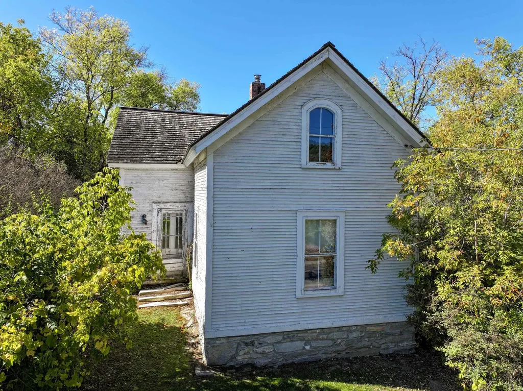 29 Middle Seymour Street Middlebury VT 05753